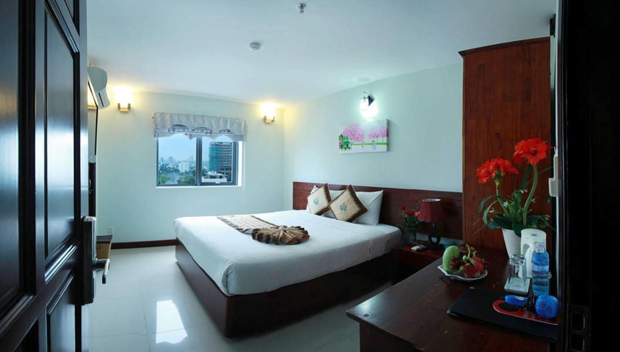 Luna Diamond Hotel Da Nang Exterior photo
